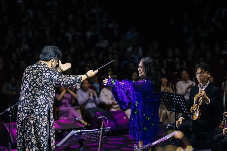 Ca sĩ Thanh Lam ngẫu hứng thể hiện bài hát trong vở cải lương Cây sầu riêng trổ bông - Ảnh 3.