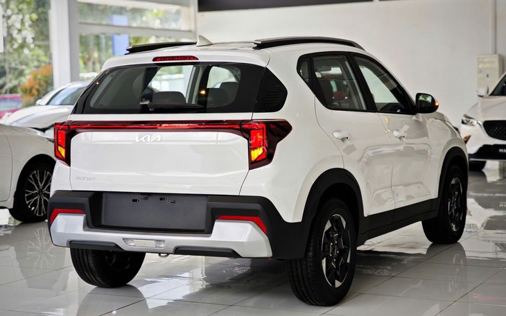 Tin tức giá xe: Kia Sonet giảm giá kỷ lục, niêm yết rẻ nhất phân khúc, xuống ngang Hyundai i10 - Ảnh 3.