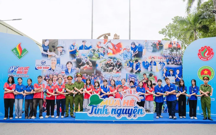 Gần 400.000 chiến sĩ tình nguyện hè TP.HCM tạo dấu ấn nhiều công trình, sát nhu cầu người dân - Ảnh 3.