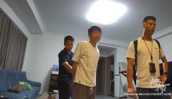 Trung Quốc bắt giữ 10 người trong đường dây tống tiền mang danh 'bảo vệ phim' - Ảnh 1.