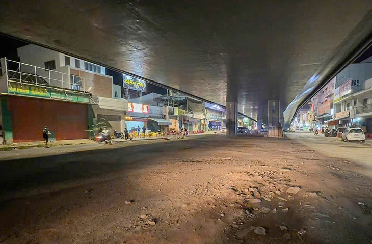 Dẹp quán nhậu dưới gầm cầu vượt Ngọc Hội ở Nha Trang - Ảnh 2.