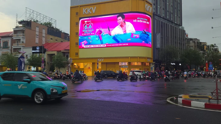Lazada bị phạt 350 triệu đồng vì gây nhầm lẫn cho người tiêu dùng - Ảnh 1.