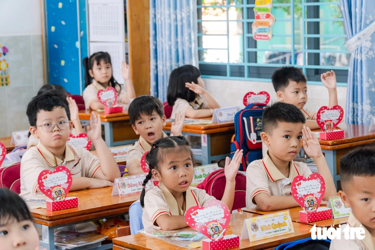 TP.HCM: Rộn ràng ngày tựu trường của học sinh lớp 1, sẵn sàng đón đầu xu hướng AI - Ảnh 10.