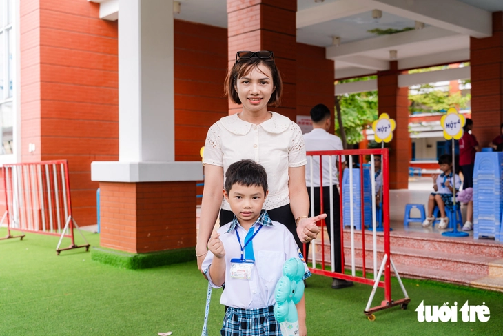 TP.HCM: Rộn ràng ngày tựu trường của học sinh lớp 1, sẵn sàng đón đầu xu hướng AI - Ảnh 16.