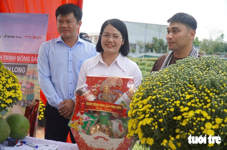 Xã nào ở Vĩnh Long là 'xã thương mại điện tử' đưa cây giống, hoa kiểng lên TikTok Shop? - Ảnh 2.