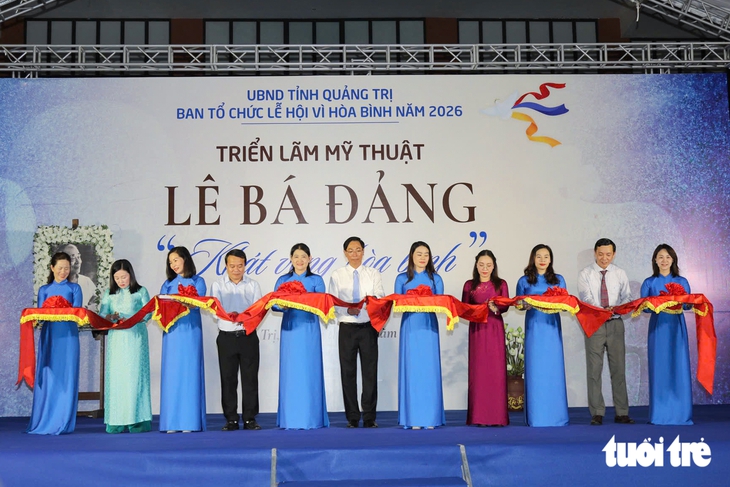 Gia đình tặng 29 tác phẩm Lê Bá Đảng cho Quảng Trị để kể câu chuyện khát vọng hòa bình trên quê hương - Ảnh 3.