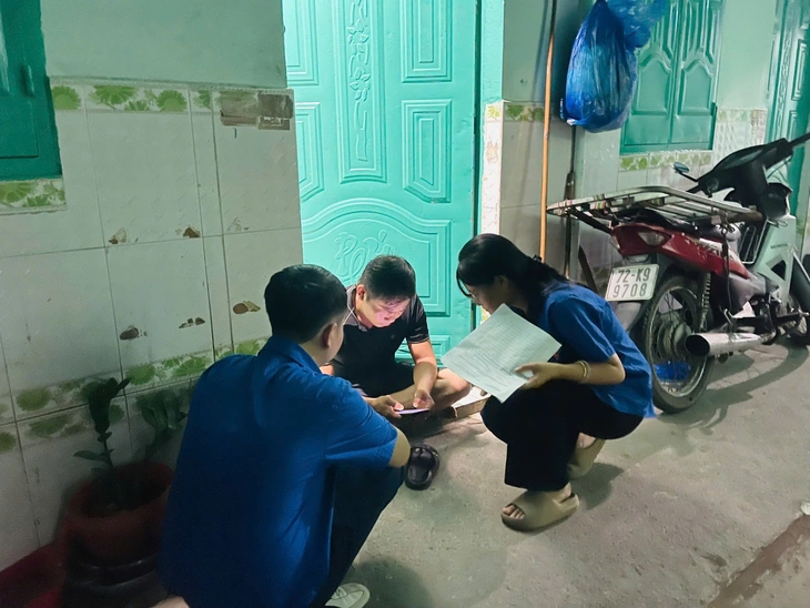 Bình dân học vụ số đưa kỹ năng số đến từng nhà dân tại TP . HCM - Ảnh 7.