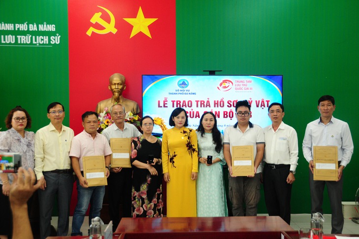 Nhẫn vàng, thư tay, học bạ… của cán bộ đi B được trả lại thân nhân Đà Nẵng trong bùi ngùi sau 60 năm - Ảnh 5.