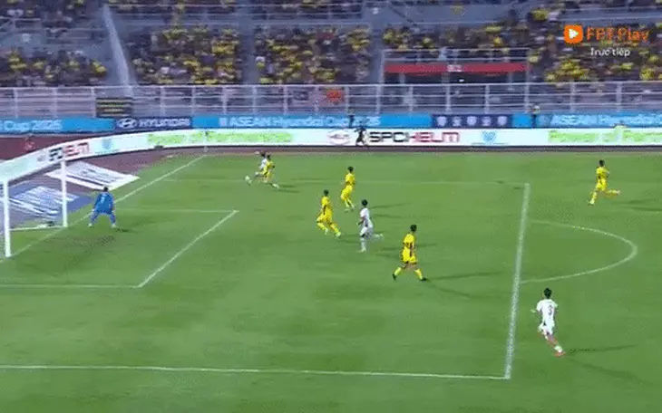 Việt Nam áp đảo Thái Lan trong Đội hình tiêu biểu lượt đi bán kết ASEAN Cup - Ảnh 4.