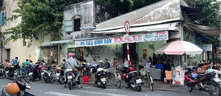 Bà chủ quán hủ tiếu Sa Đéc khiến dân mạng đồng loạt vào 'xin vía' - Ảnh 1.