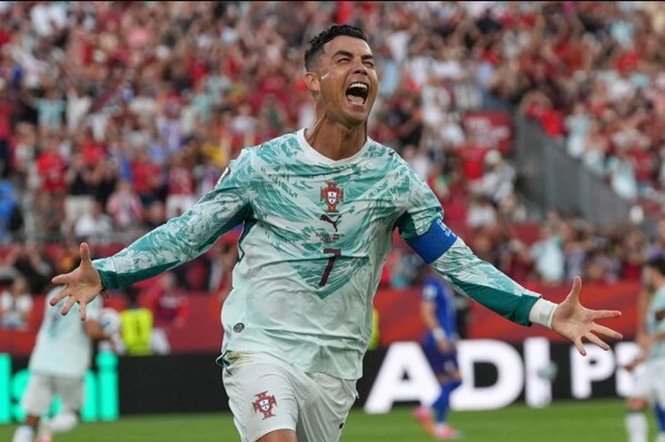 Cristiano Ronaldo úp mở về ‘mùa giải cuối cùng’ - Ảnh 1.