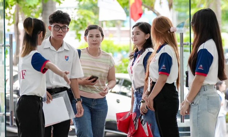 Tân sinh viên cần làm gì để hòa nhập môi trường mới? - Ảnh 1.