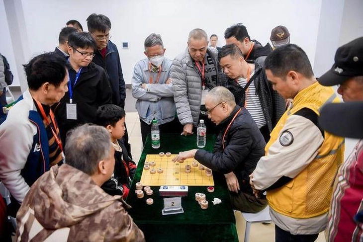 Học trò 13 tuổi của Liễu Đại Hoa đánh bại hàng loạt cao thủ mạnh nhất làng cờ Trung Quốc - Ảnh 3.