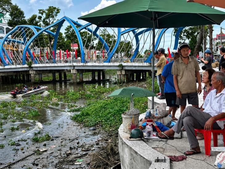 4 thanh niên ở Cần Thơ thách nhau bơi qua sông Maspero, một người mất tích - Ảnh 1.