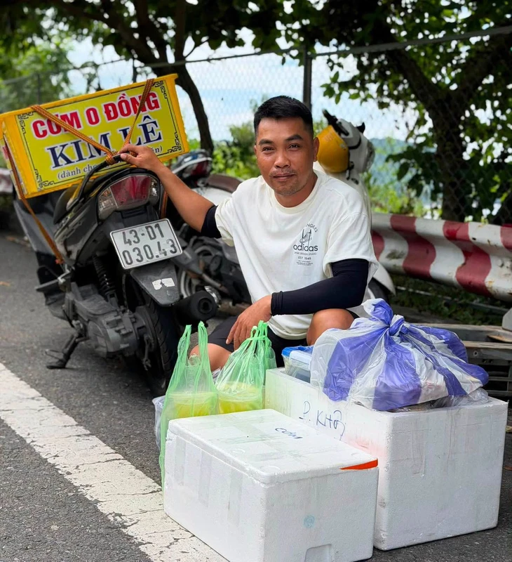 Đứt ruột thương người mẹ tìm con ở Mũi Nghê, chủ bếp cơm '0 đồng' nấu cơm tiếp sức đội tìm kiếm - Ảnh 4.
