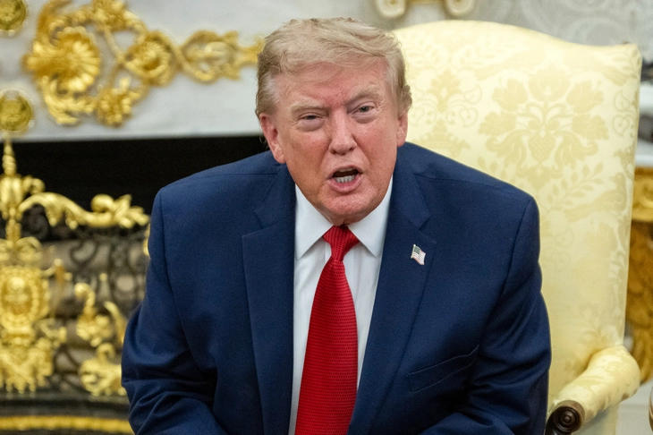 Ông Trump và Nhà Trắng cùng chửi bới phóng viên CNN - Ảnh 1.