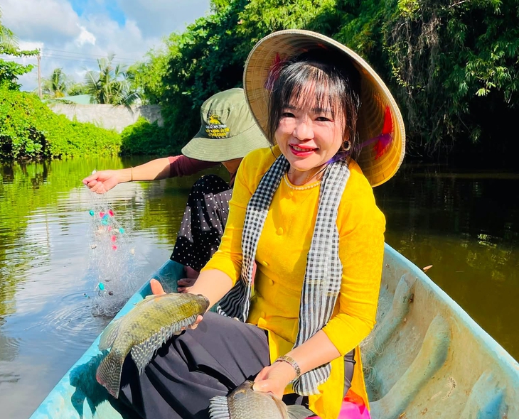 Bí thư xã lội ruộng, xây kênh quảng bá sản vật địa phương - Ảnh 3.