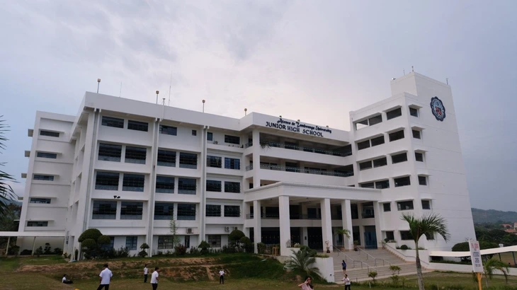 Xả súng tại trường trung học ở Philippines, 2 người thiệt mạng - Ảnh 1.