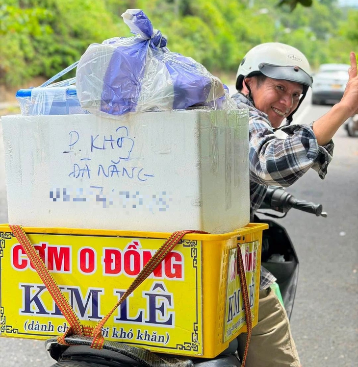 Đứt ruột thương người mẹ tìm con ở Mũi Nghê, chủ bếp cơm '0 đồng' nấu cơm tiếp sức đội tìm kiếm - Ảnh 1.