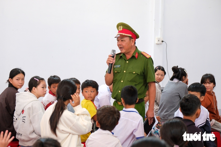 mẹ cha học chăn nuôi, con học thoát hiểm - Ảnh 2.