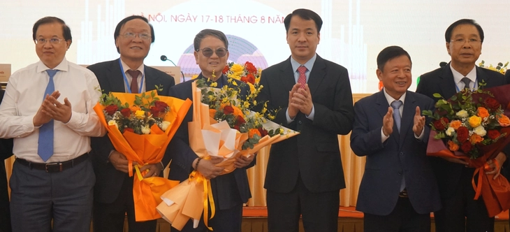 Thiếu tướng Đức Trịnh tái đắc cử Chủ tịch Hội Nhạc sĩ Việt Nam - Ảnh 2.