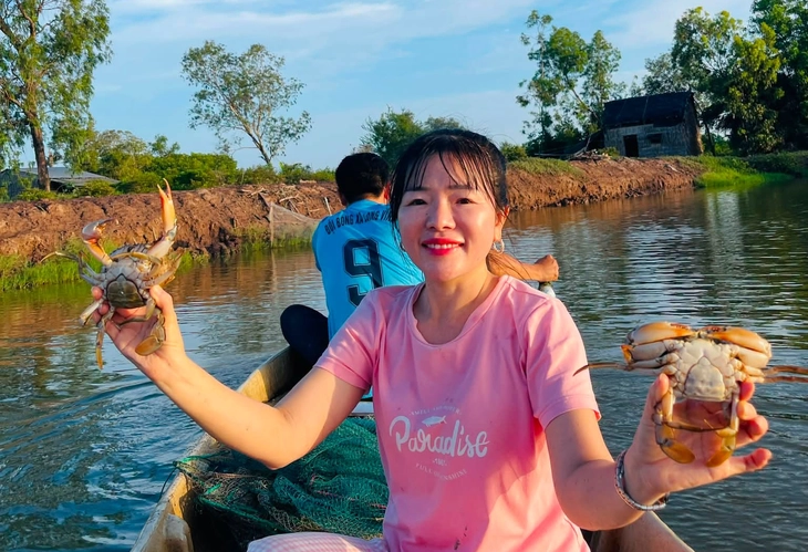 Bí thư xã lội ruộng, xây kênh quảng bá sản vật địa phương - Ảnh 1.