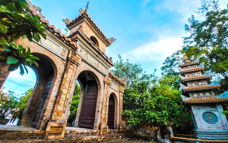 Về đình Tân Túc bên dòng Chợ Đệm nghe kể chuyện nuôi cán bộ thời chống Pháp - Ảnh 15.