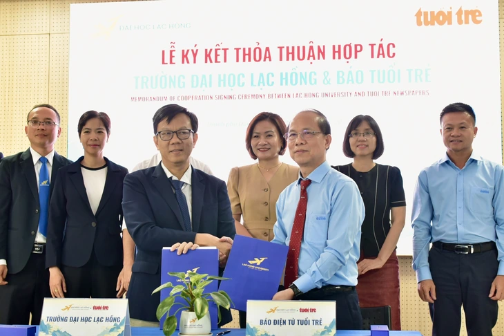 Sinh viên Trường đại học Lạc Hồng học 'Làm báo cùng Tuổi Trẻ' - Ảnh 1.