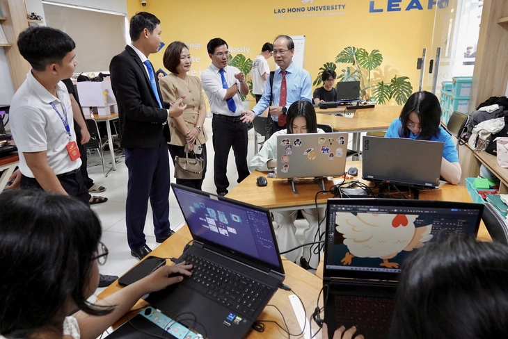 Sinh viên Trường đại học Lạc Hồng học 'Làm báo cùng Tuổi Trẻ' - Ảnh 2.