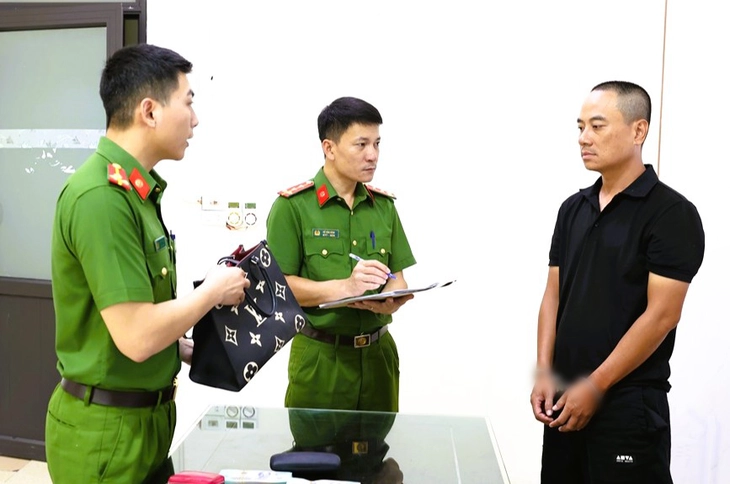 Đập kính ô tô, cuỗm hơn 700 triệu đồng rồi trốn qua nhiều tỉnh thành - Ảnh 2.