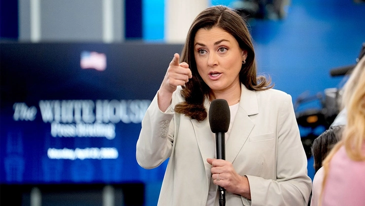 Ông Trump và Nhà Trắng cùng chửi bới phóng viên CNN - Ảnh 2.