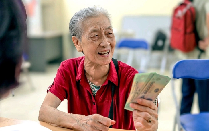 Bộ Nội vụ sẽ tham mưu điều chỉnh lương cho cán bộ, công chức - Ảnh 2.