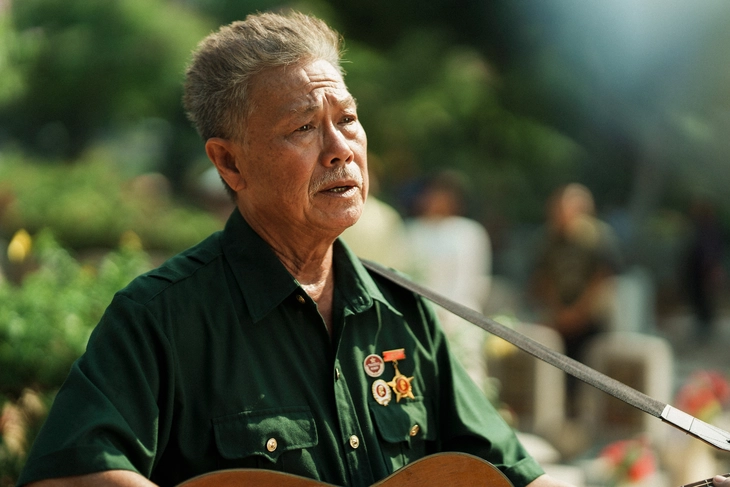 Ông Thời ‘Nghỉ hè sợ nghỉ hưu’: ‘Chỉ sợ lớp trẻ không biết tụi ông nằm xuống vì điều gì’ - Ảnh 1.