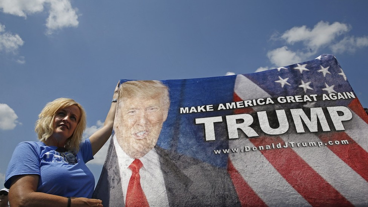 Tỉ lệ ủng hộ ông Trump chạm đáy - Ảnh 1.