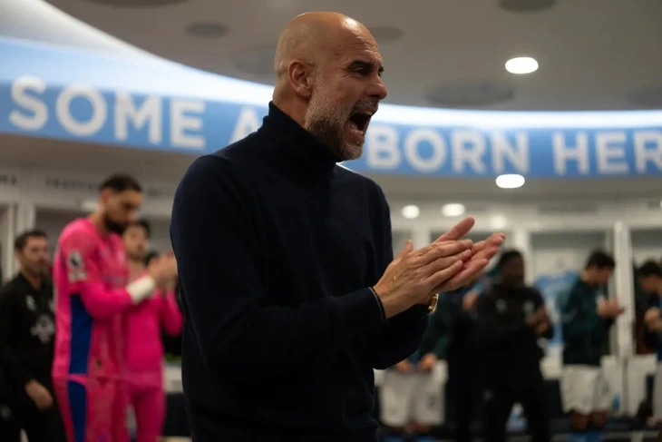 HLV Pep Guardiola: Tôi ly hôn vợ, đánh mất gia đình vì bóng đá - Ảnh 1.