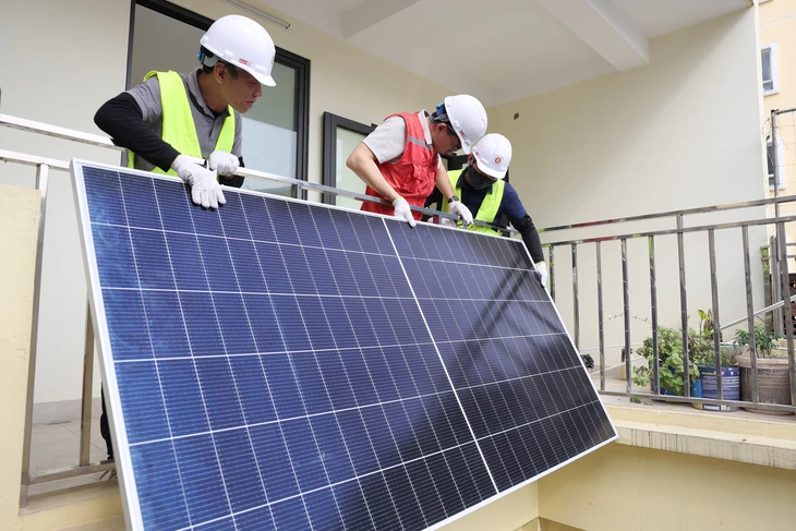 Vì sao người dân vẫn chưa bán được 50% điện mặt trời mái nhà lên lưới? - Ảnh 1.