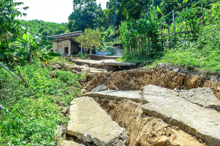 Thanh Hóa công bố tình huống khẩn cấp sạt lở đất tại xã vùng cao Quan Sơn - Ảnh 1.