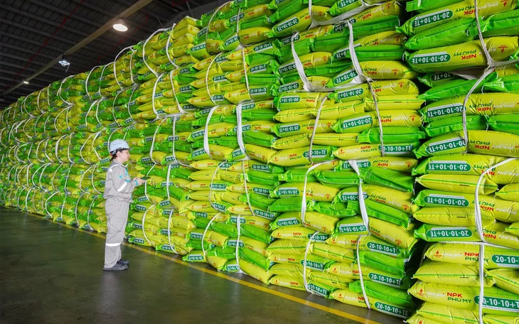 Doanh nghiệp phân bón lãi lớn dù doanh thu đi ngang - Ảnh 1.