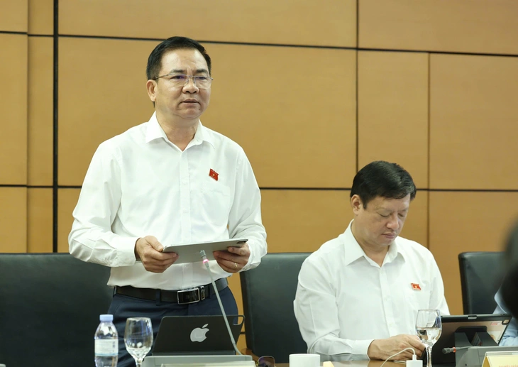 Đại biểu Quốc hội: Chương trình học quá nặng, cần phân hóa việc học thêm, dạy thêm - Ảnh 1.