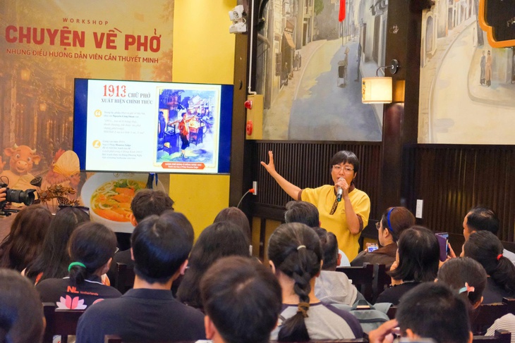 Hướng dẫn viên du lịch TP.HCM ‘giải mã’ chuyện phở Việt - Ảnh 1.