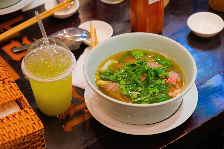 Hướng dẫn viên du lịch TP.HCM ‘giải mã’ chuyện phở Việt - Ảnh 2.