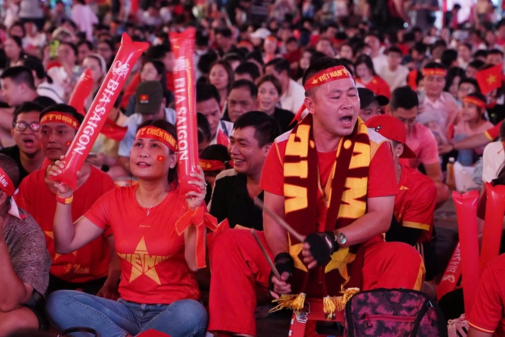 Không khí Rực rỡ chờ đội tuyển Việt Nam chiến thắng Malaysia tại ASEAN Cup 2026 - Ảnh 7.