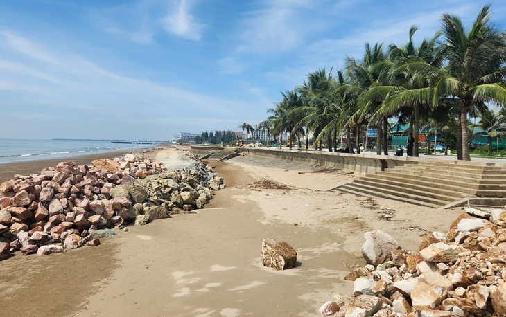 Nhà đầu tư lo mất bãi tắm - ‘mỏ vàng’ du lịch ở Thanh Hóa, địa phương nói gì? - Ảnh 2.