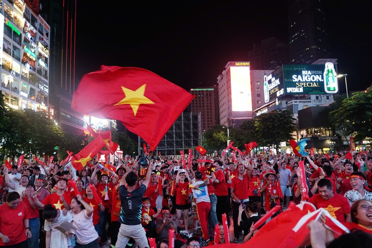 Vào sân xem bóng đá nhưng bị người khác 'chiếm ghế', khán giả có vé hợp lệ cần làm gì? - Ảnh 1.