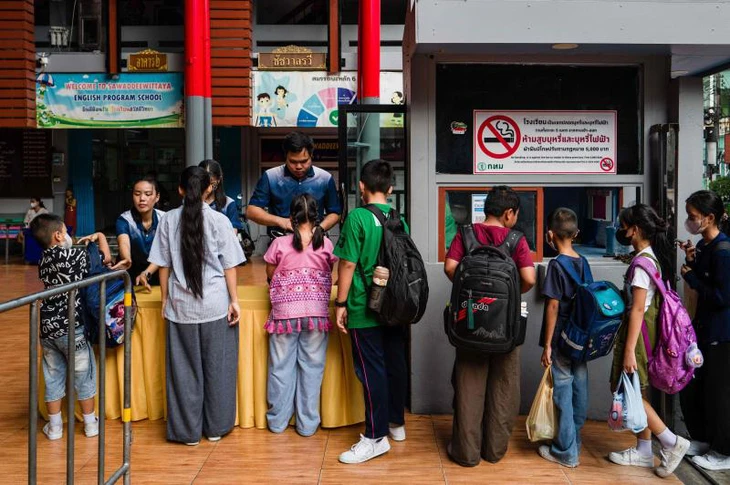 Thái Lan cho học sinh diễn tập ứng phó xả súng - Ảnh 3.