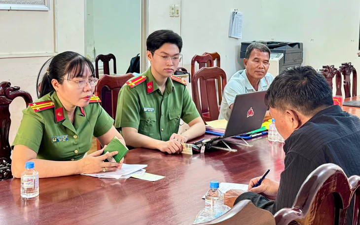 Chặn đường dây đưa 15 người Lào nhập cảnh trái phép vào Việt Nam tìm việc - Ảnh 4.