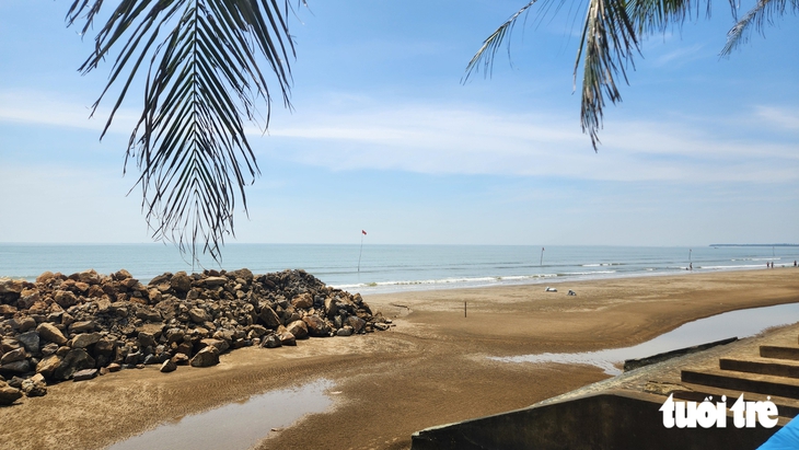 Nhà đầu tư lo mất bãi tắm - ‘mỏ vàng’ du lịch ở Thanh Hóa, địa phương nói gì? - Ảnh 4.