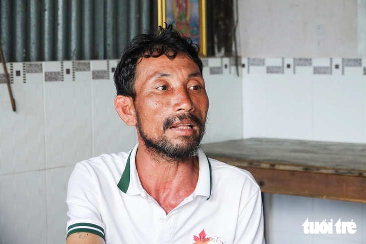 Ngư dân Trương Văn Chung trôi dạt 96h trên biển đã đoàn viên cùng hai con - Ảnh 1.
