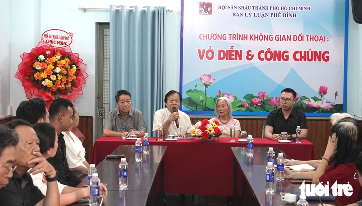 Con gái nhà thơ Phan Vũ nói về hình ảnh thanh gươm trong vở Thanh gươm và bà mẹ - Ảnh 1.