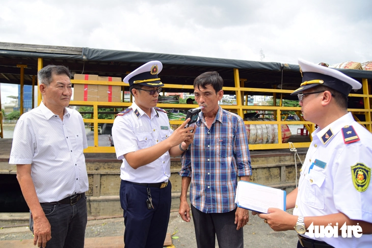 TP.HCM tăng cường kiểm tra, đảm bảo an toàn giao thông đường thủy dịp 2-9 - Ảnh 4.